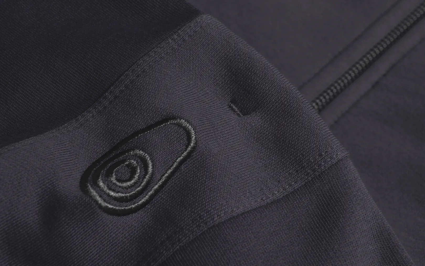 jr_bowman_zip_hood_3-4.webp JR BOWMAN ZIP HOOD