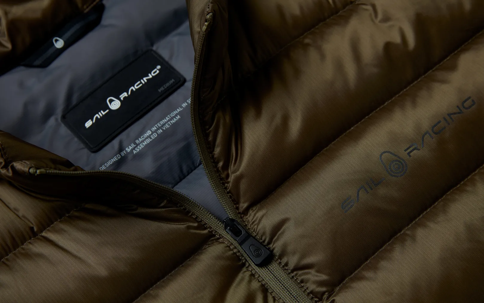 spray_down_jacket_2-2.webp SPRAY DOWN JACKET