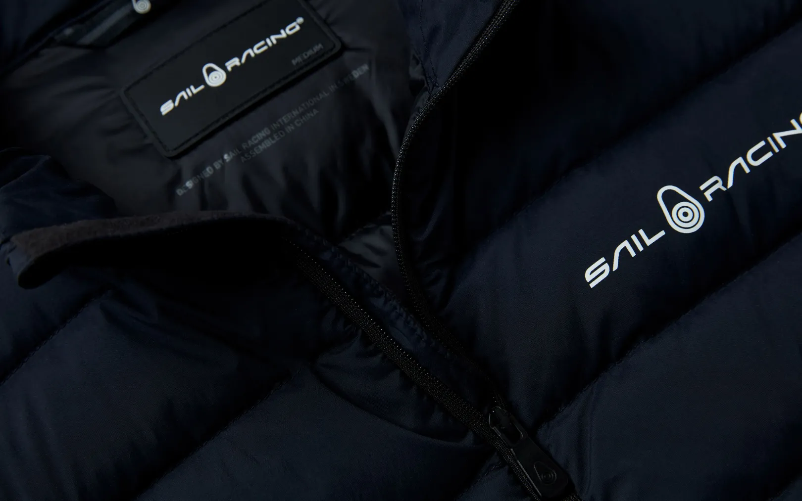 spray_down_vest_2-2.webp SPRAY DOWN VEST