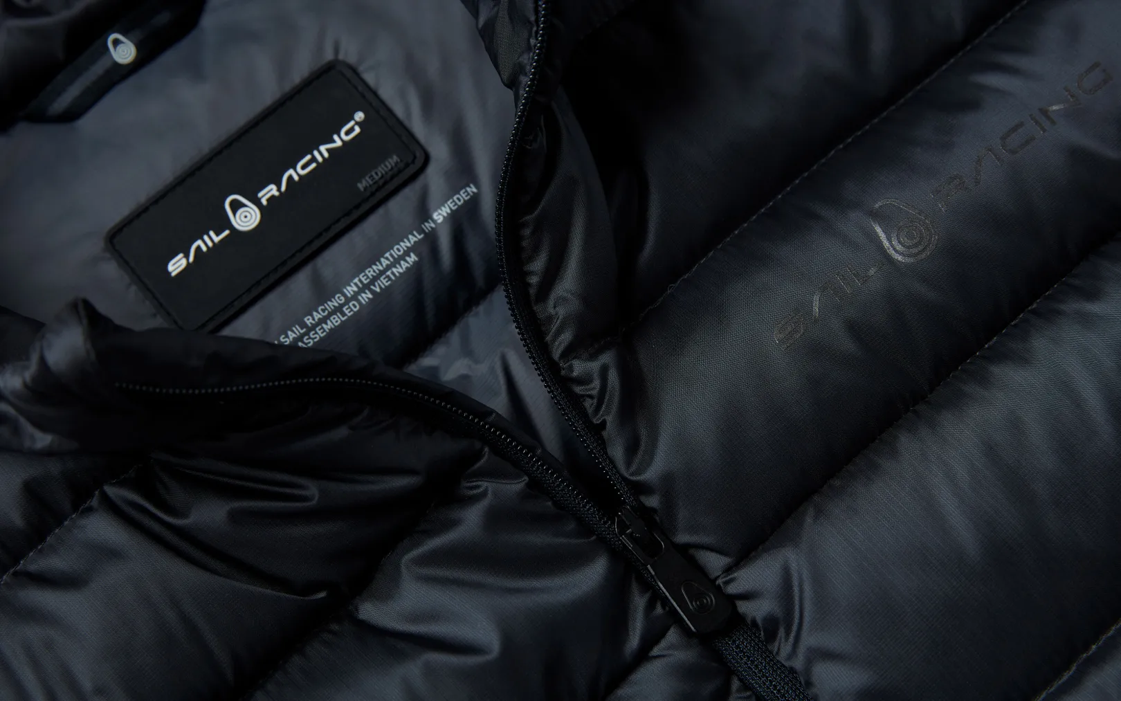 spray_down_vest_2-3.webp SPRAY DOWN VEST