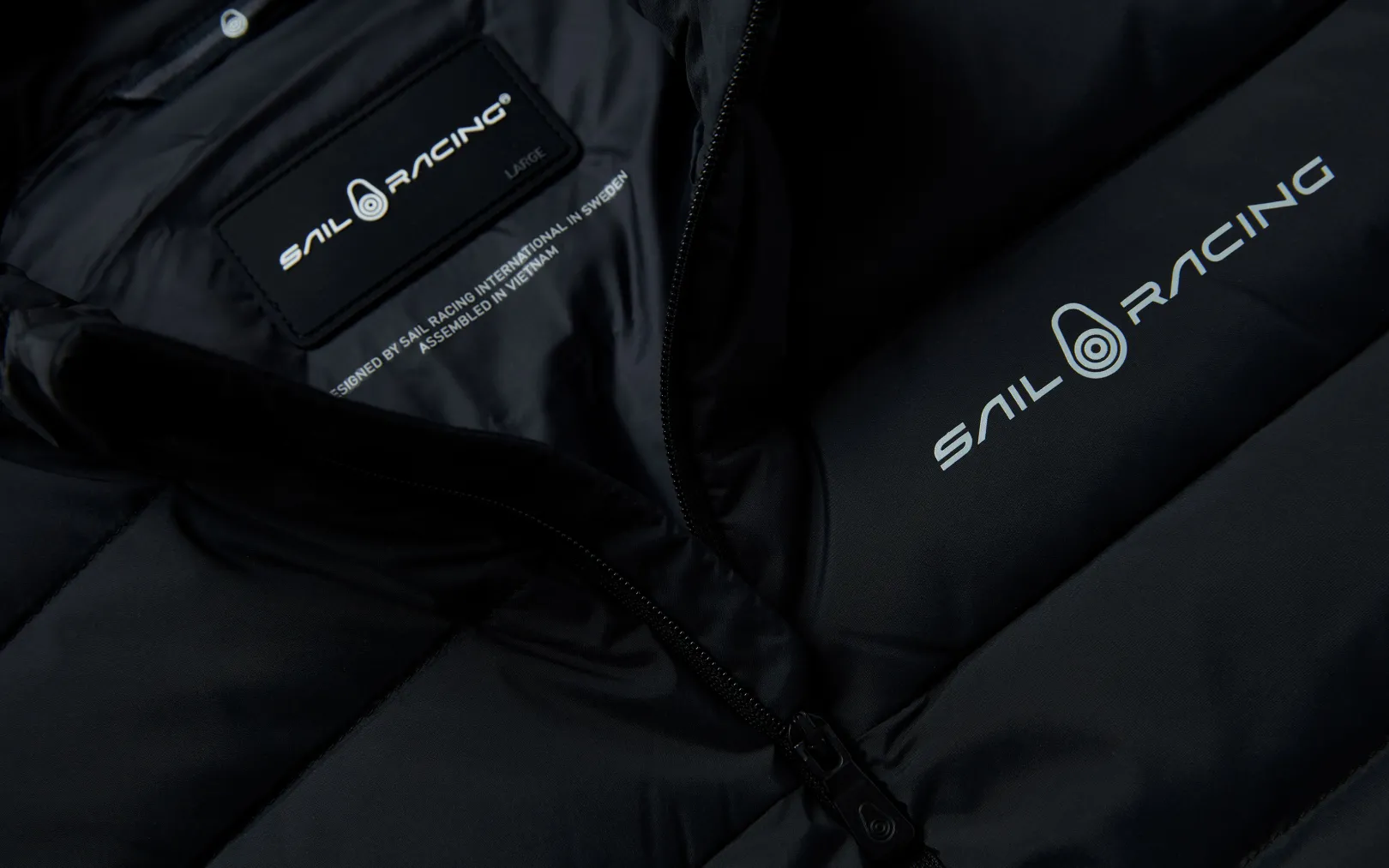 spray_down_vest_2.webp SPRAY DOWN VEST