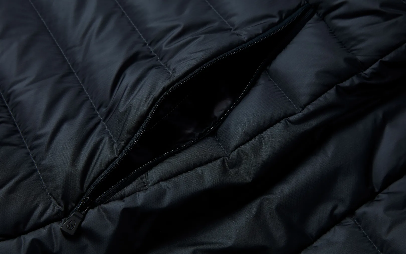 spray_down_vest_3-3.webp SPRAY DOWN VEST