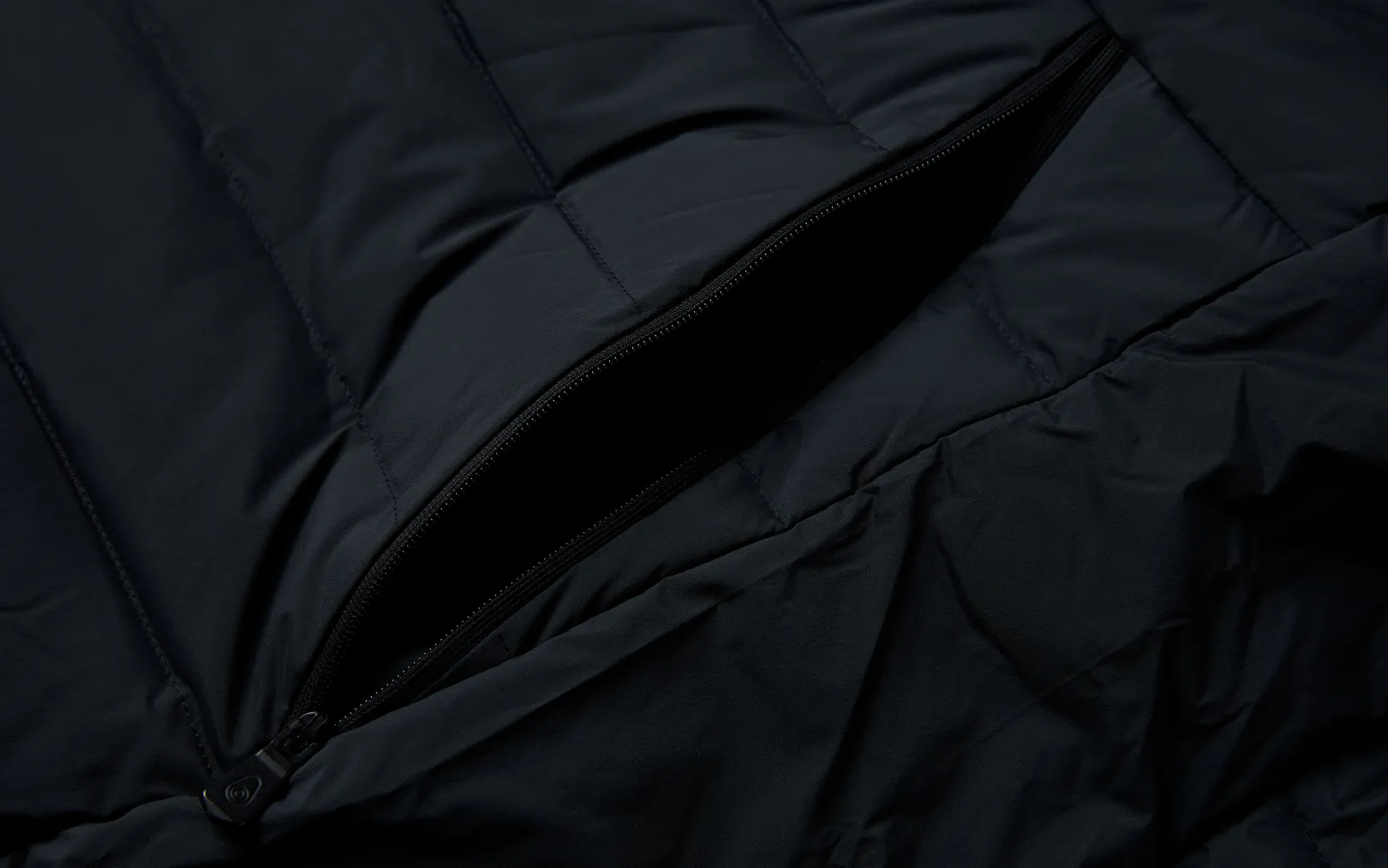 spray_down_vest_3.webp SPRAY DOWN VEST
