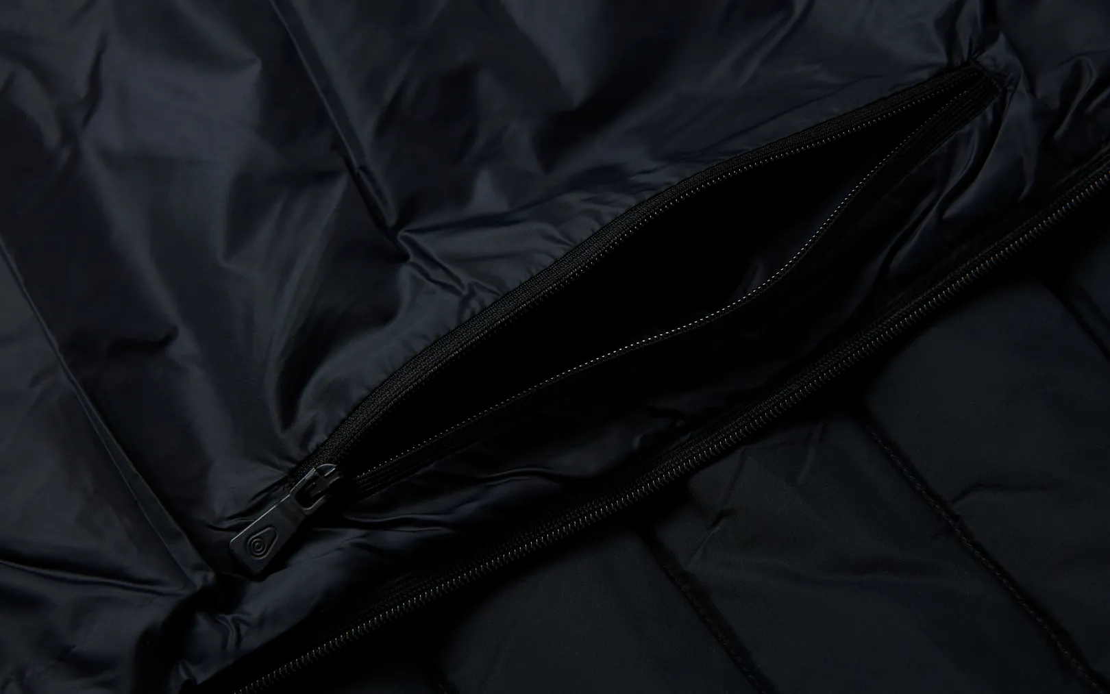 spray_down_vest_4.webp SPRAY DOWN VEST
