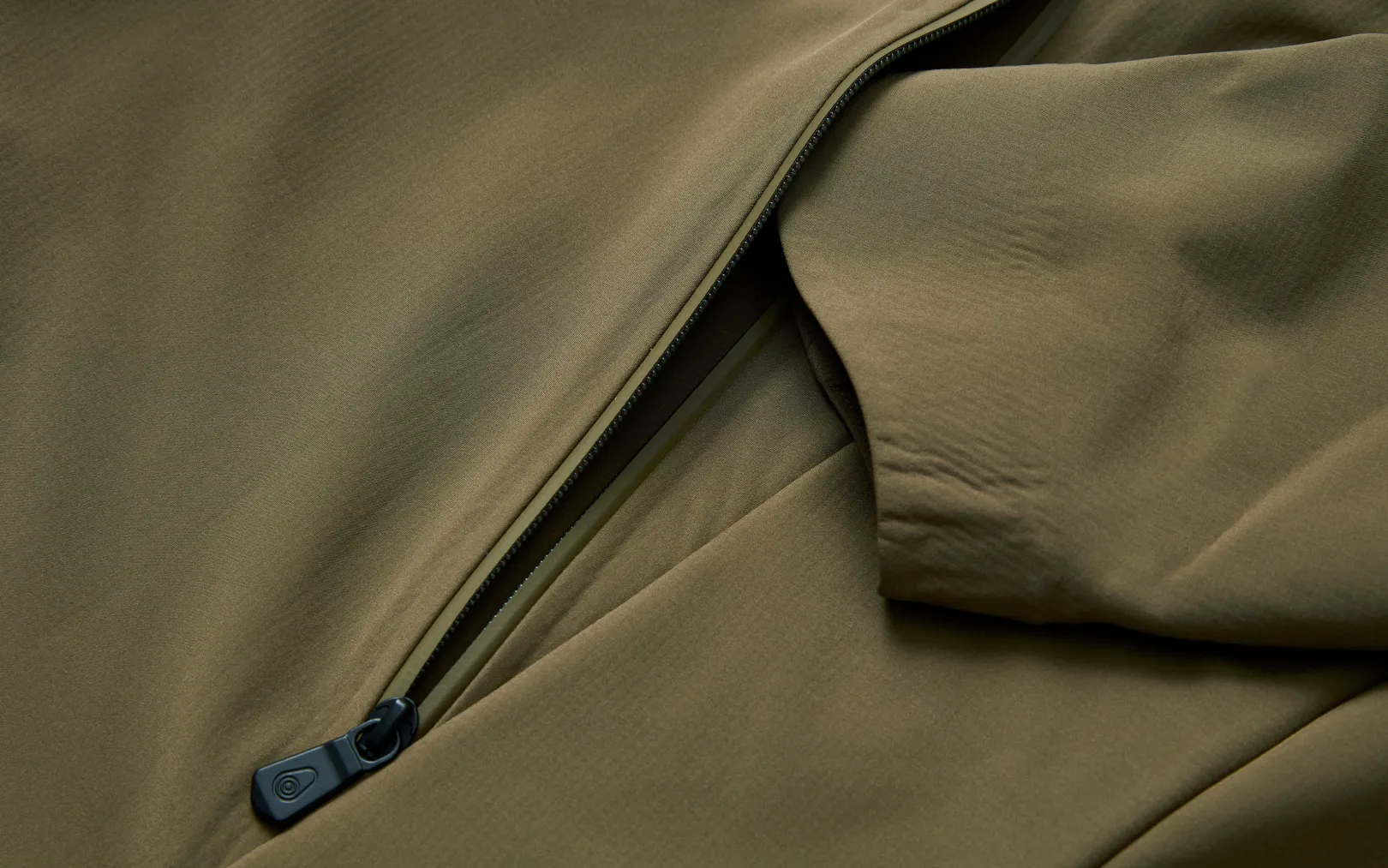 spray_softshell_hood_3-1.webp SPRAY SOFTSHELL HOOD