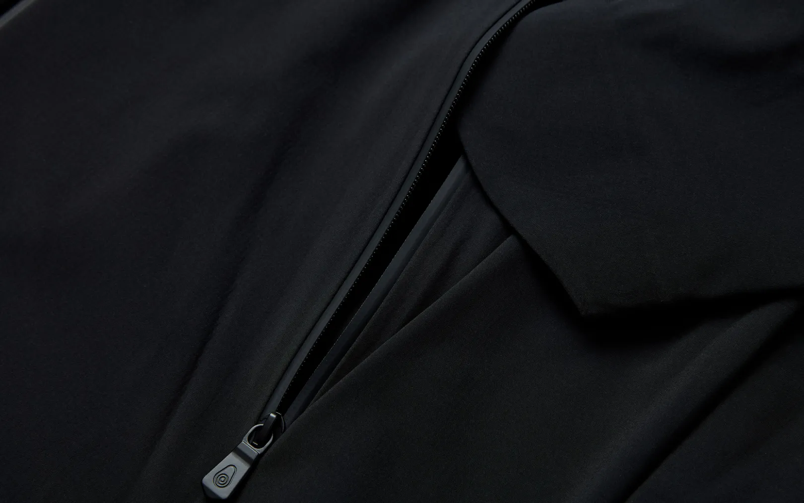 spray_softshell_hood_3.webp SPRAY SOFTSHELL HOOD