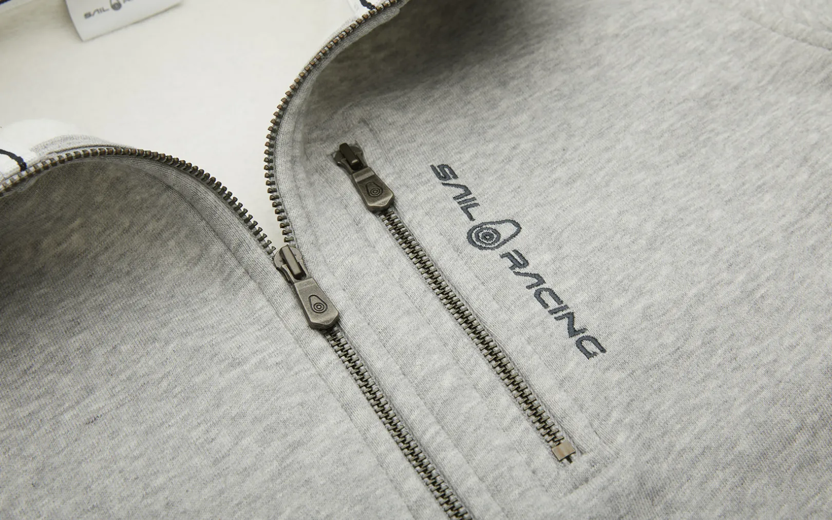 w_gale_zip_hood_2-1.webp W GALE ZIP HOOD