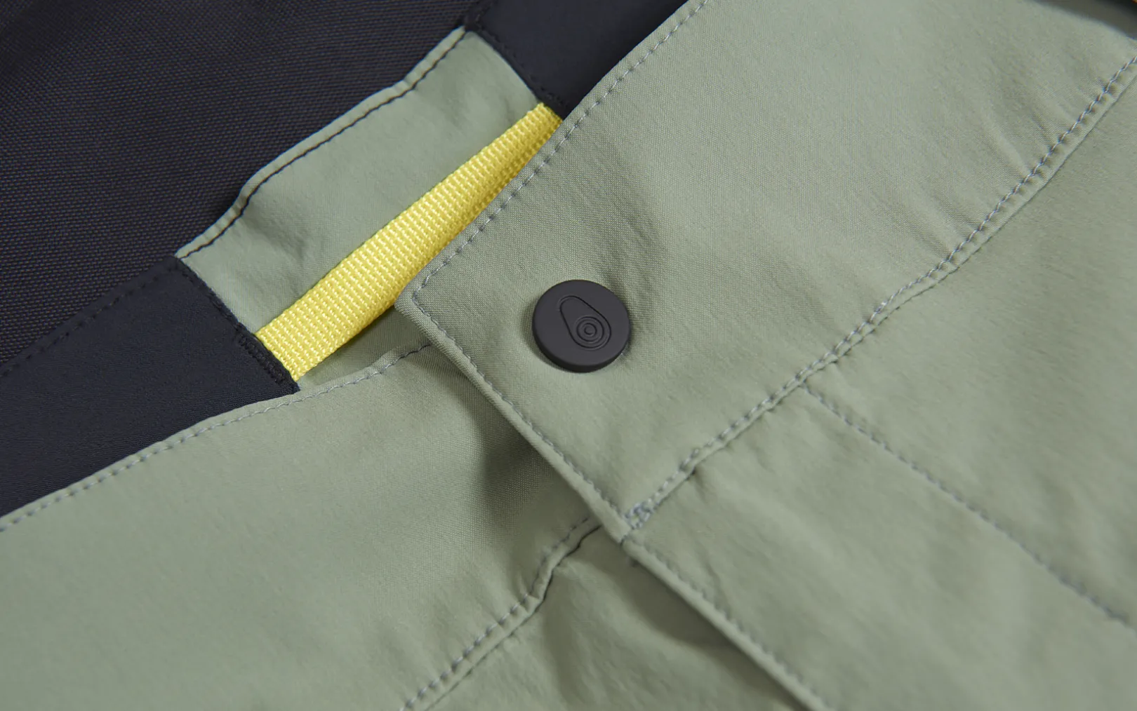 w_spray_tech_shorts_2-1.webp W SPRAY TECH SHORTS