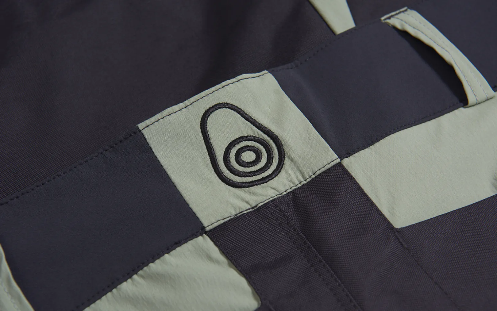 w_spray_tech_shorts_3-1.webp W SPRAY TECH SHORTS