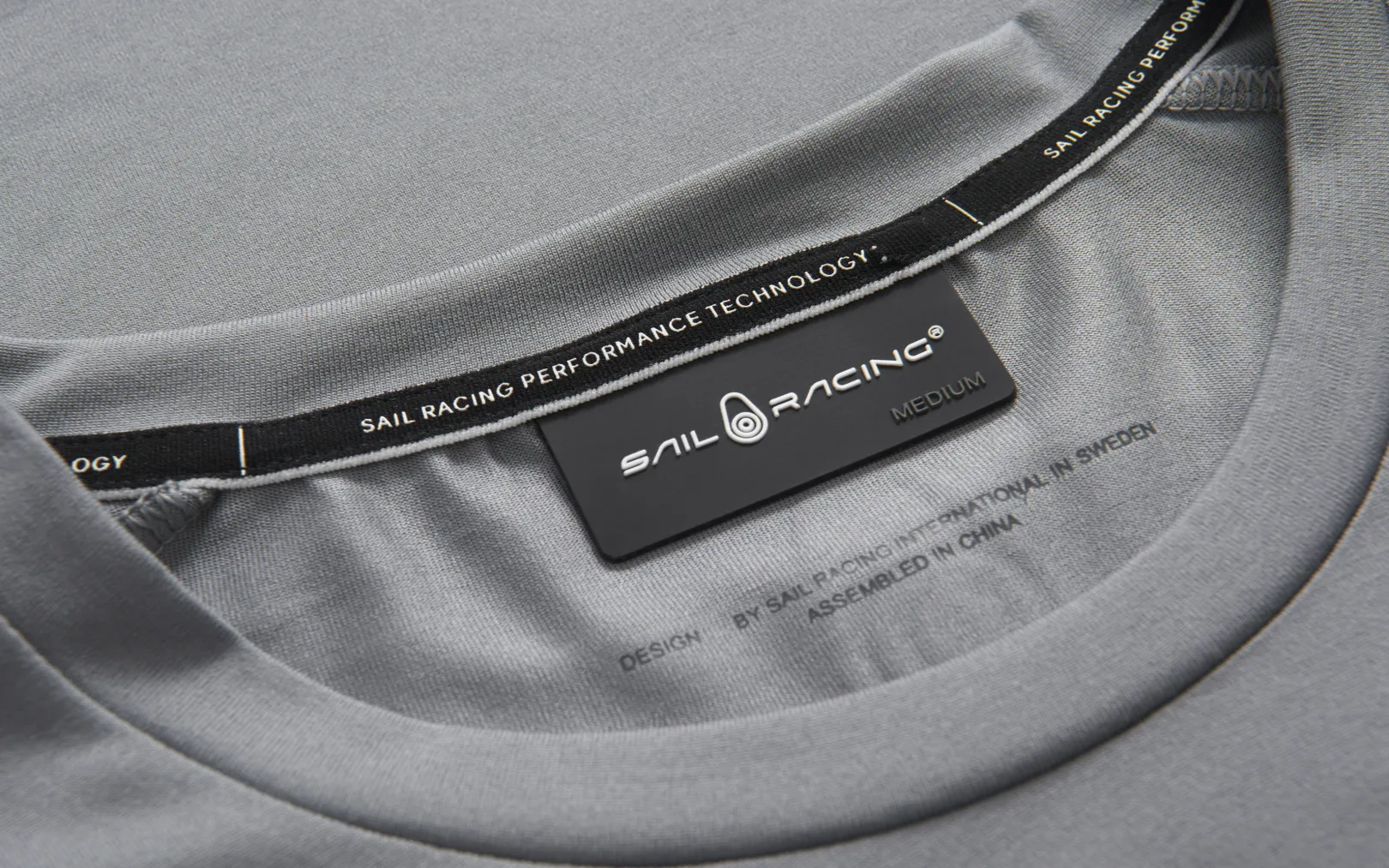 w_spray_technical_tee_2-1.webp W SPRAY TECHNICAL TEE